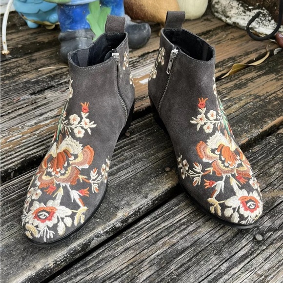 Johnny Was Sammi Ankle Boots Bootie 8 EU 38 Gray Floral Leather Suede Embroidery